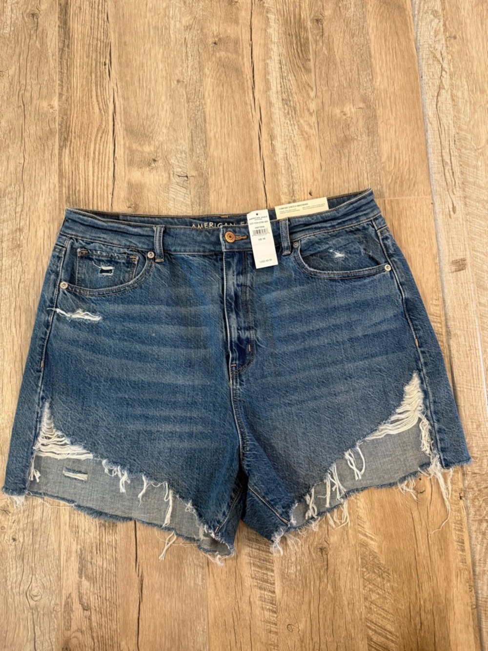 American Eagle Outfitters Women's Distressed High-Rise Mom Short
